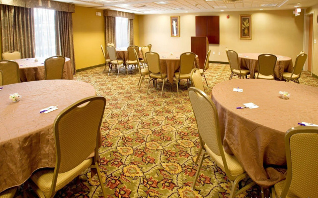 Holiday Inn Express & Suites Selma by IHG