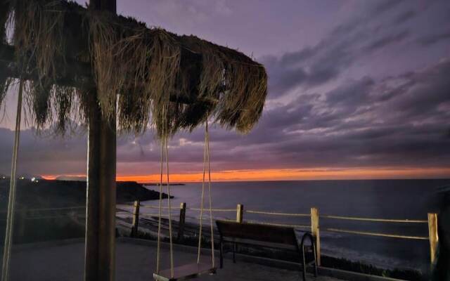 Serene Three-bedroom Retreat in Unforgettable Setting