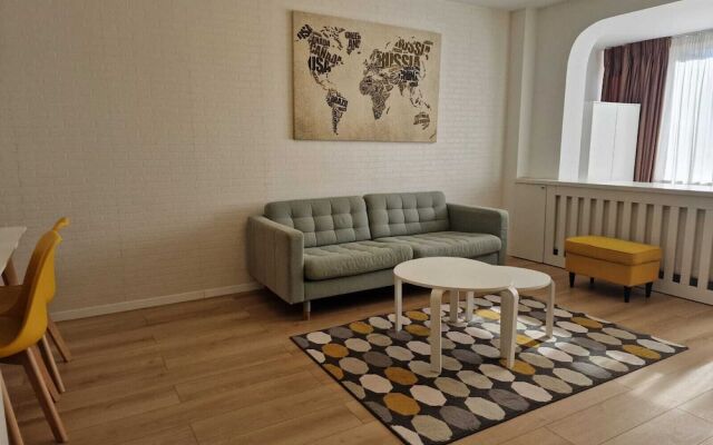 Yellow Apartment - Cismigiu Gardens