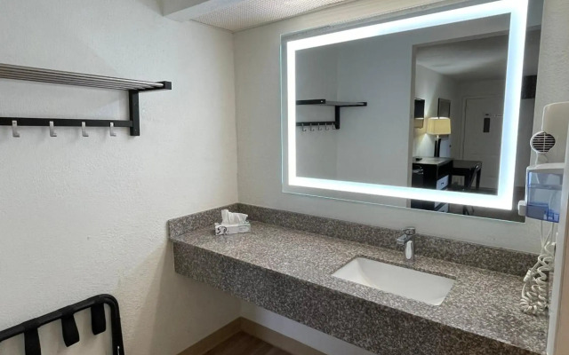 Tricove Inn & Suites