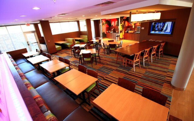 Fairfield Inn & Suites London