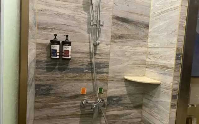 Vienna Hotel (Yizhou Sankeshu)