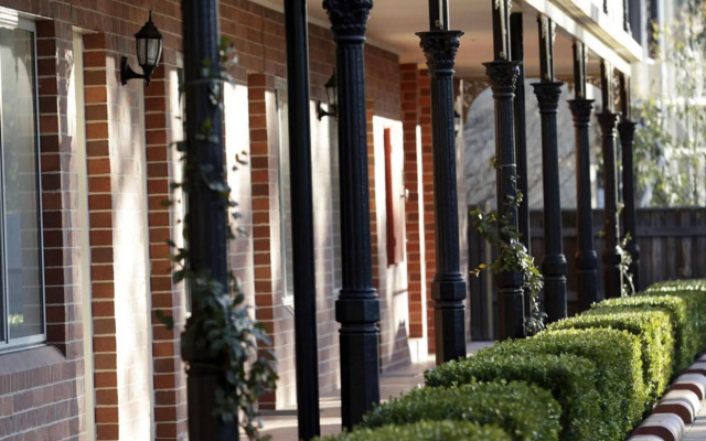 Carlyle Suites & Apartments