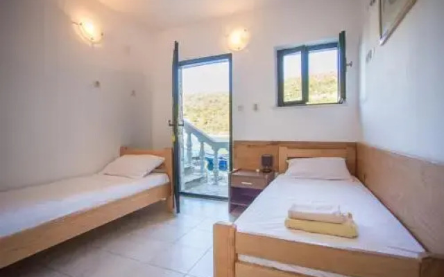 Holiday House Macic