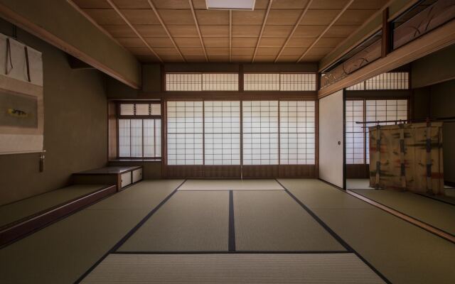 Gion Komatsu