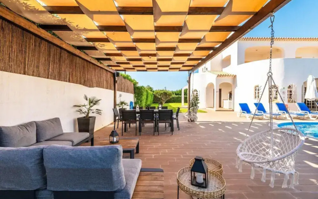 Villa Baltin With 4 Bedrooms and 3 Bathrooms