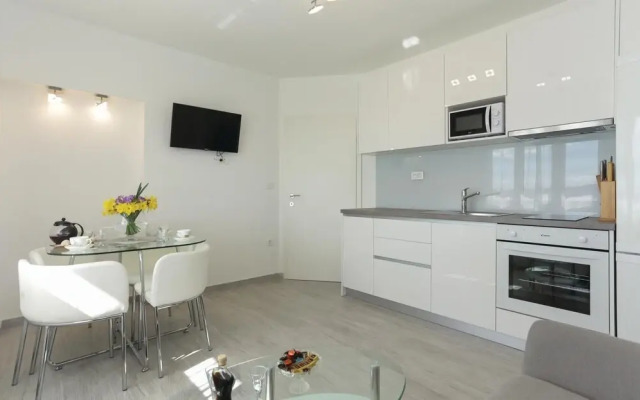 Amazing Home in Solin with WiFi, 1 Bedrooms & Hot Tub