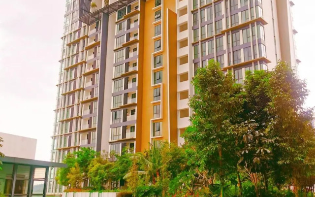 2BR DPristine 9 next to LEGOLAND FREE Parking
