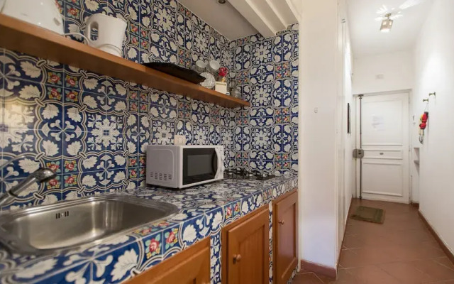 Rental in Rome Scala Studio