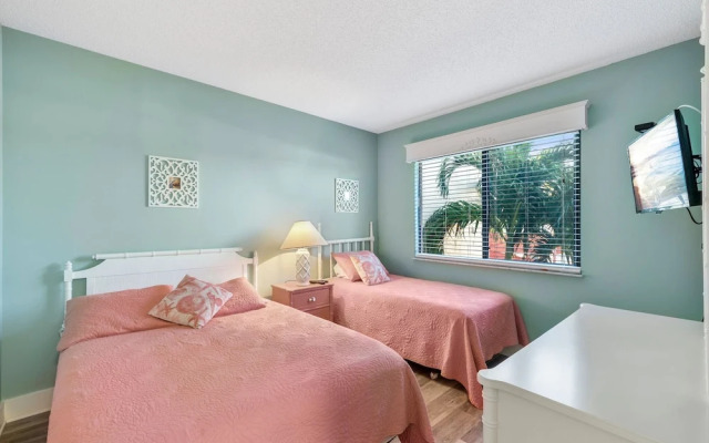 Siesta Dunes Beach 201 by Vtrips