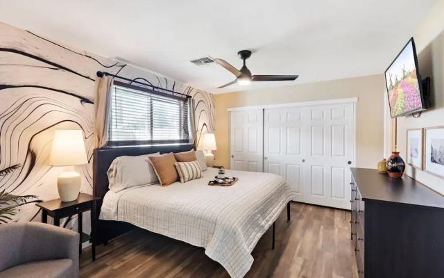 OldTown Lux 4BR/3BA HeatedPool+HotTub+GameRoom/14 by RedAwning