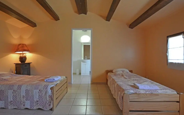 Beautiful Villa in Flaux With Swimming Pool