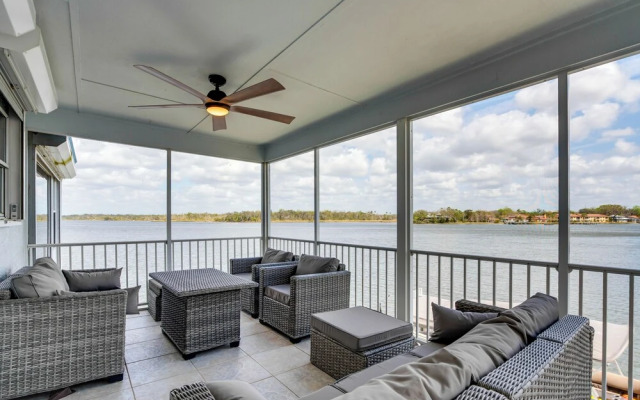 Waterfront Gem: Crystal River Family Home