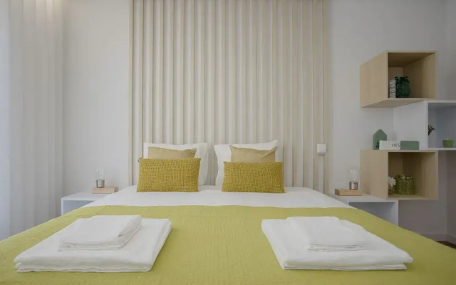 Liiiving - Luxury River View Apartment III