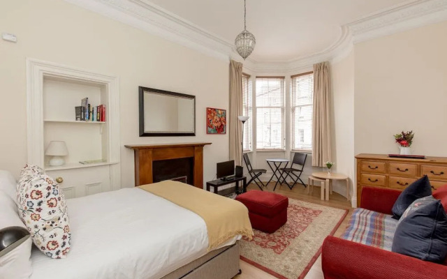 Silver Lining Lochrin Terrace Apartment