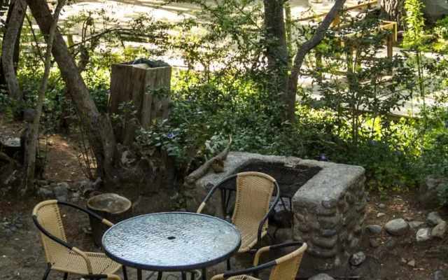 Shangri-La Lodge