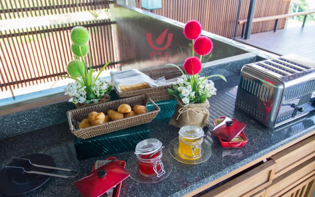 Kroque Boutique & Bistro
