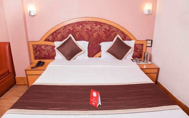 OYO 10068 Hotel Rathna
