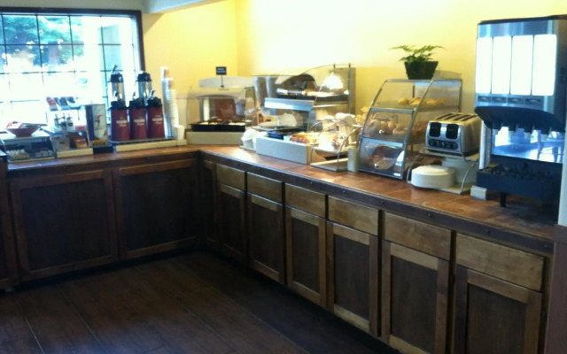 The Redwood Riverwalk, A Boutique Hotel