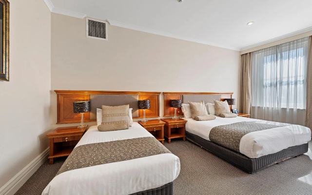 Clarion Hotel City Park Grand
