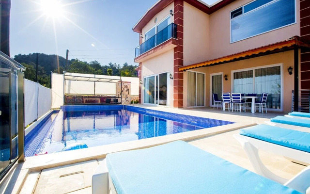 Villa Ermis by Akdenizvillam