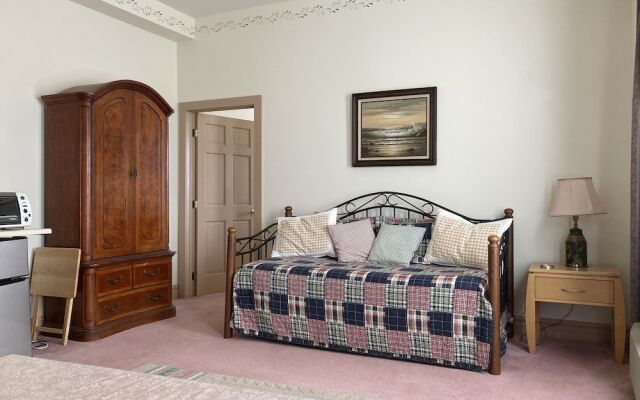 Oak Valley Inn & Suites