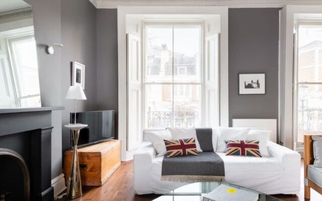 The Notting Hill Escape - Modern & Bright 3BDR Flat with Balcony