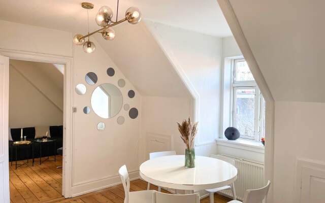 Stylish Newly Furnished 2 BR Apt - Heart of CPH