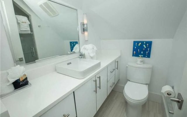 Seabreeze 5 Bedroom Home by RedAwning