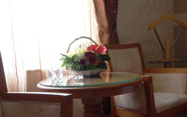 Hotel Lav