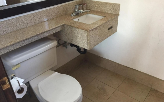 Harbor Inn & Suites