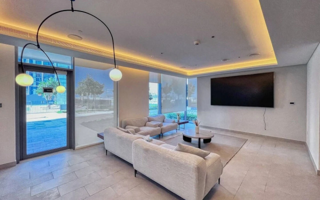Bright 2BR in top Creek Rise Tower