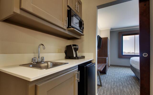 Holiday Inn Express Hotel & Suites Vernon College Area, an IHG Hotel