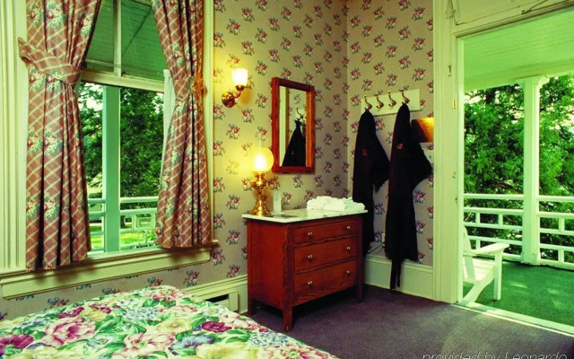Wawona Hotel