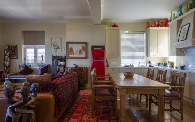 The Quays, Majestic Village