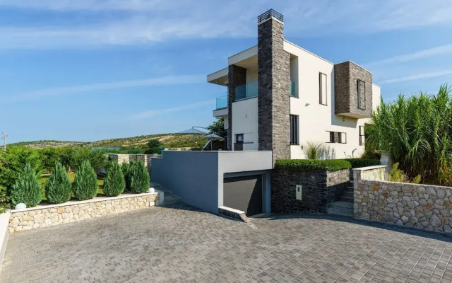Luxury Villa Golden Eye