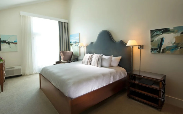 The Boathouse Waterfront Hotel & Marina