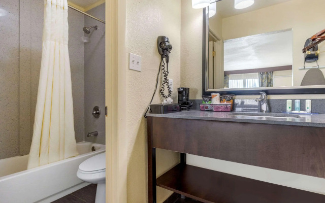 Quality Inn Airport South