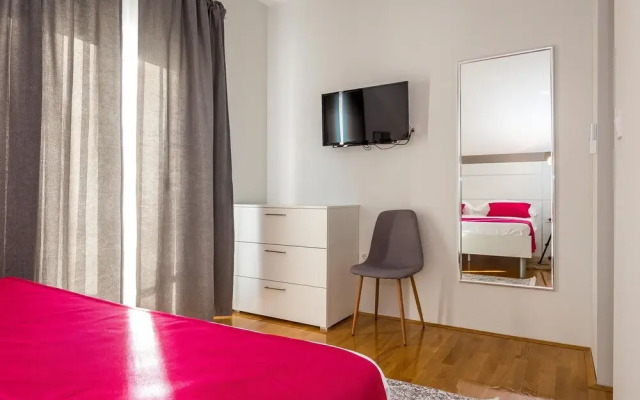 Amazing Home in Siveric with Hot Tub, Sauna & WiFi