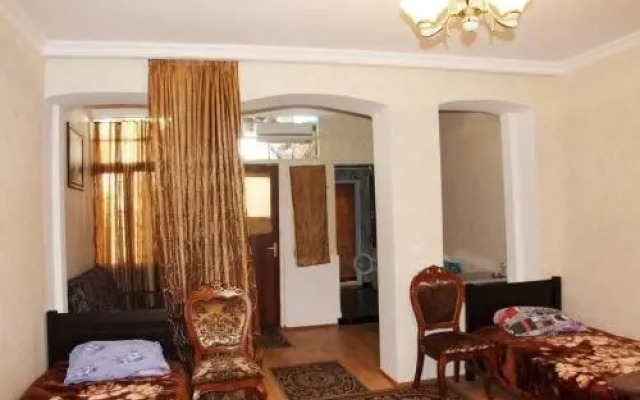 NikasHouse