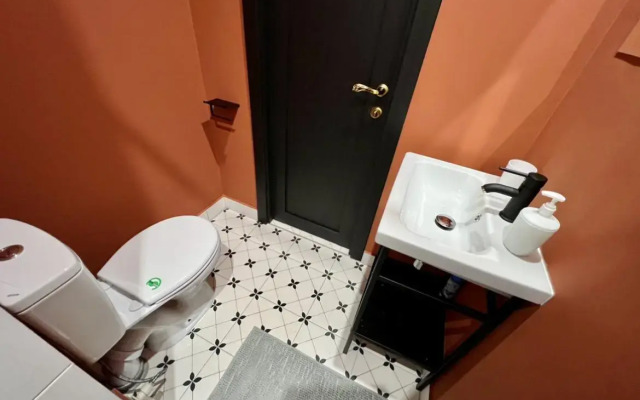 Диван и чемодан на магистрали Вокзальной