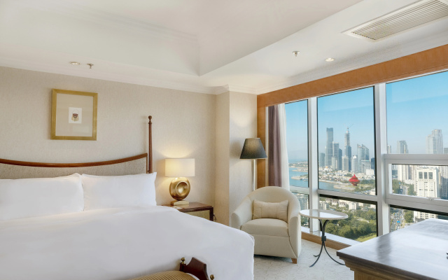Crowne Plaza Hotel Qingdao by IHG