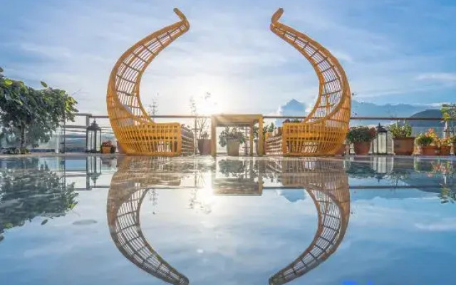 Lanyue Li·Linggan Senyang Natural Ore Hot Spring Resort 360° View Beautiful Stay (Heshun Branch)