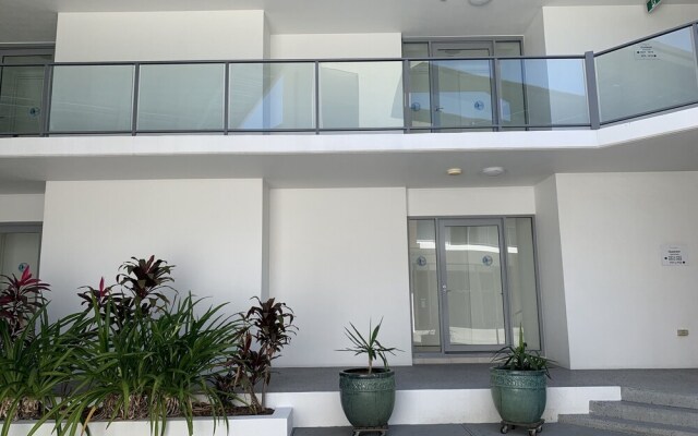 Magnetic Blue Waterfront Apartments