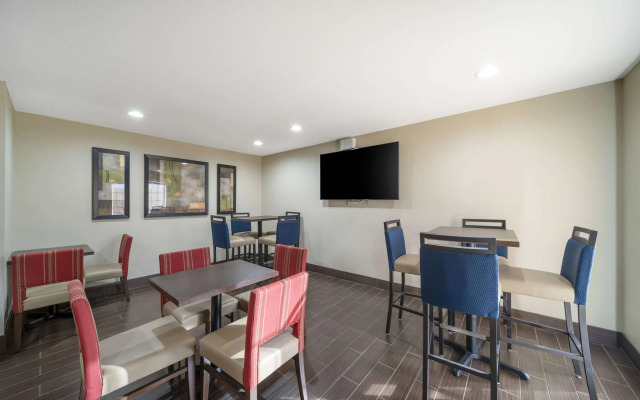 Comfort Suites Red Bluff near I-5