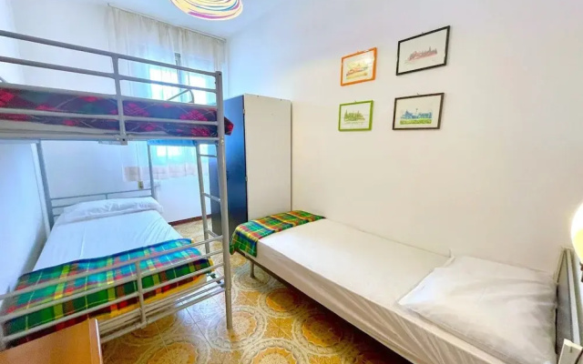 Apartment a Stone's Throw From the Beach