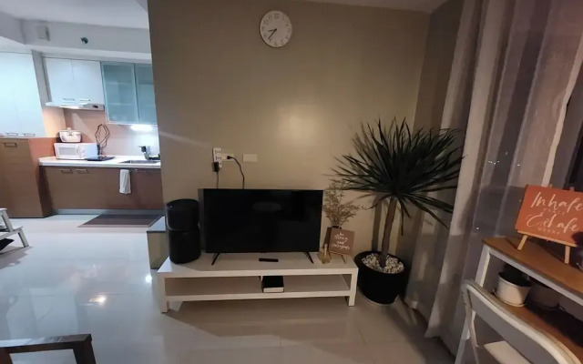 Cozy 1BR Condo in Mandaluyong City With City Skyline View