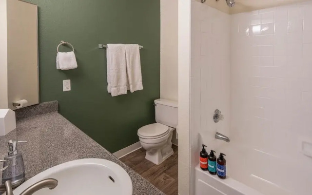 Cozy 2BR Heated Pool 219 by Wanderjaunt