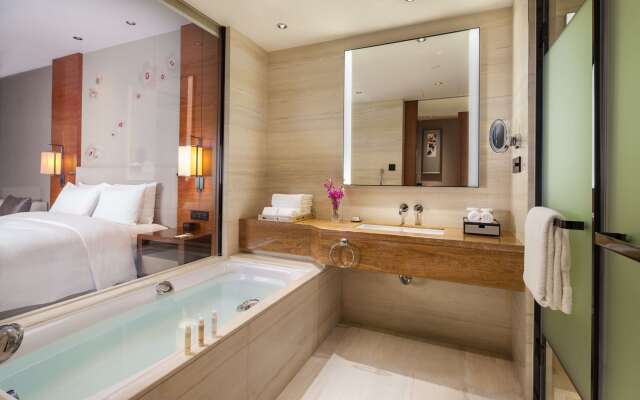 DoubleTree by Hilton Guangzhou Science City-Free Shuttle Bus Service During Canton Fair Period