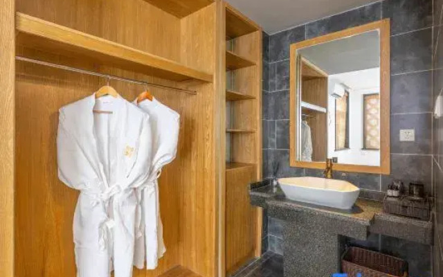 Shanzhige Light Luxury Holiday Hotel (Yangshuo West Street)